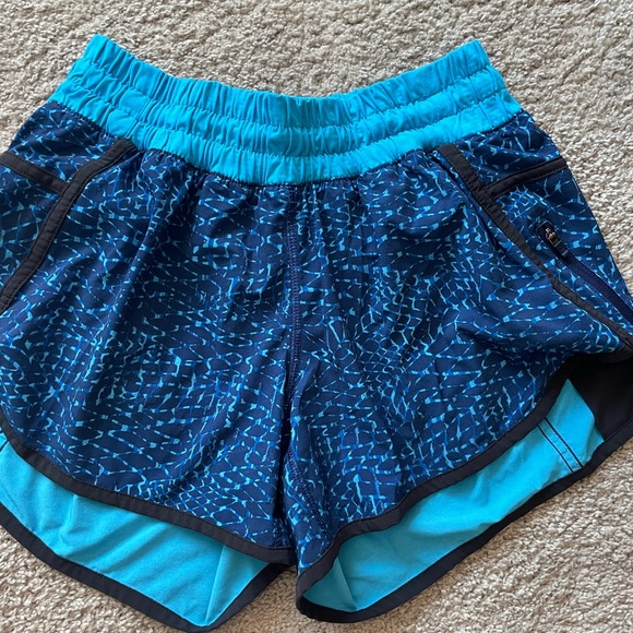 Lot of lulu lemon shorts - Picture 6 of 7